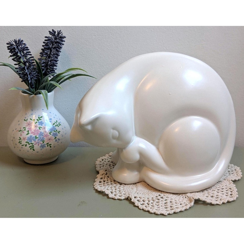 Vintage White Sleeping Cat Figurine Made in Taiwan | Minimalist Ceramic Cat